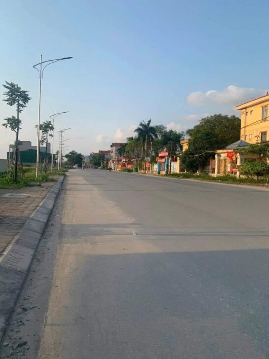 Cần bán giãn dân Hòa Phong, mặt ngoài đường liên xã 32m đối diện UBND xã Giá nhỉnh 4 tỷ