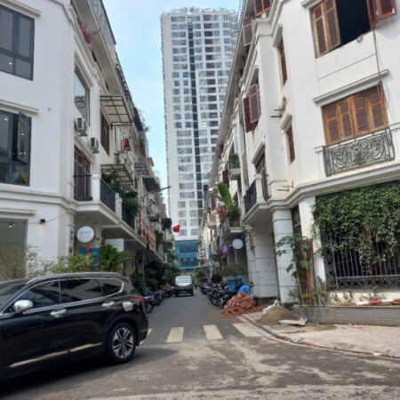 BÁN NHÀ NGUYỄN TUÂN THANH XUÂN, VỈA HÈ OTO TRÁNH KINH DOANH, 70M2 5TẦNG THANG MÁY, 28.XTỶ