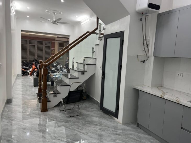 Bán Nhà Cầu Giấy 35/42m x 4 Tầng Ô Tô Kinh Doanh Giá 14 Tỷ.