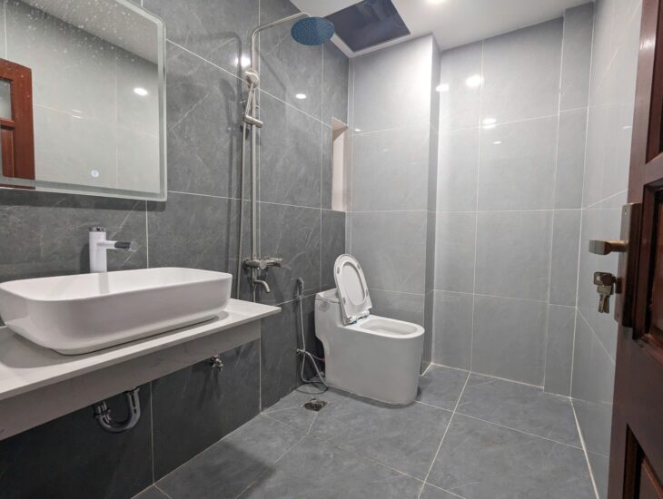 TÒA NHÀ CĂN HỘ- PHÂN LÔ – THANG MÁY- Ô TÔ TRÁNH – TRUNG TÂM TIỆN ÍCH 65Mx7 TẦNG MỚI