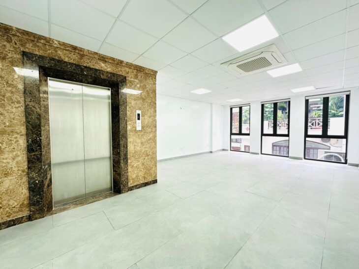 BÁN TÒA VĂN PHÒNG PHỐ QUAN NHÂN, CẦU GIẤY. PHÂN LÔ Ô TÔ CHẠY VÒNG QUANH, 9T, THANG MÁY. HẦM ĐỂ XE,