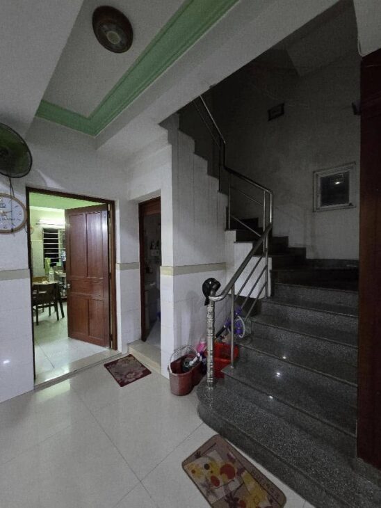 Toà nhà căn hộ dịch vụ, Ngang 7m, Mặt tiền hẻm kinh doanh trãi nhựa 6m, thu nhập 315triệu/Năm, 5