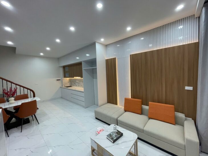 Chỉ 4.5 tỷ có ngay nhà đẹp Định Công Hoàng Mai, DT 32m2*5T, ô tô đỗ cửa, sổ A4, Lh 0975666943