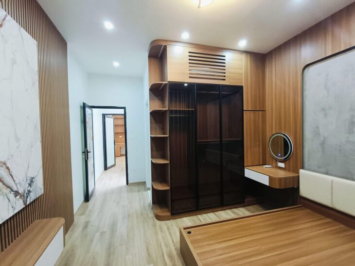 Siêu Phẩm Hai Bà Trưng 43m – Ô Tô Vào Nhà, Ngõ Thông Các Ngả – Giá Cực Hợp Lý