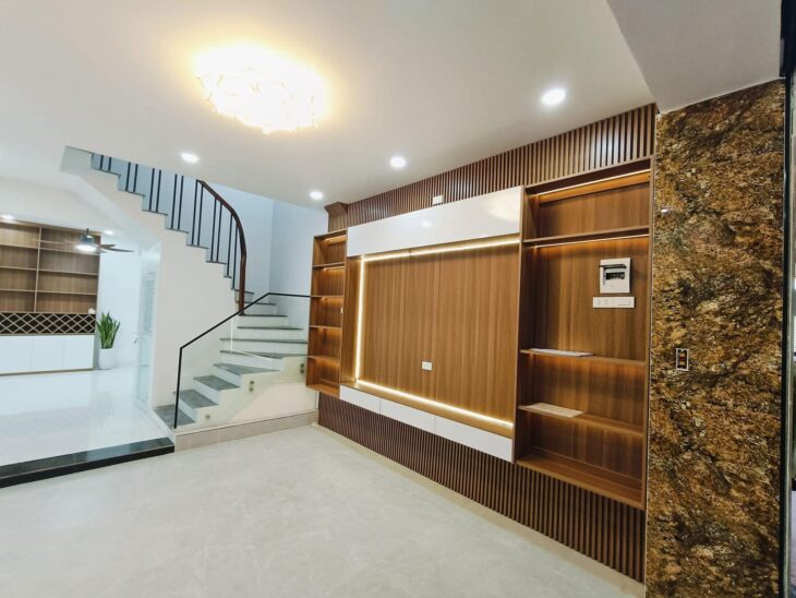 Siêu Phẩm Hai Bà Trưng 43m – Ô Tô Vào Nhà, Ngõ Thông Các Ngả – Giá Cực Hợp Lý