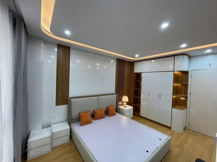Chỉ 4.5 tỷ có ngay nhà đẹp Định Công Hoàng Mai, DT 32m2*5T, ô tô đỗ cửa, sổ A4, Lh 0975666943