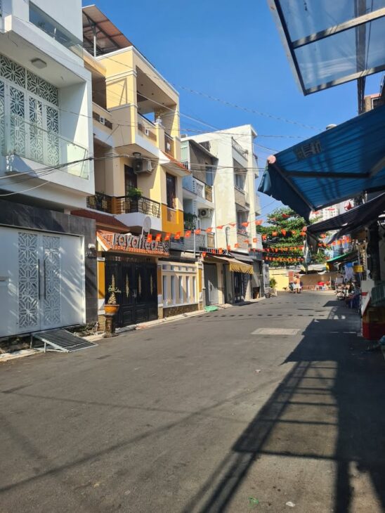 BIỆT THỰ MINI NGAY TT Q7 – DIỆN TÍCH VÀNG 100m2 ( 5X20m ) HXH 8M – NHỈNH 11TỶ