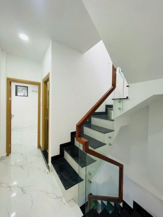 BÁN NHÀ HẺM NGUYỄN CẢNH CHÂN, QUẬN 1 – 28M2, 2 TẦNG, 3PN, 3WC – GIÁ 5.8 TỶ – SỔ HỒNG CHÍNH CHỦ