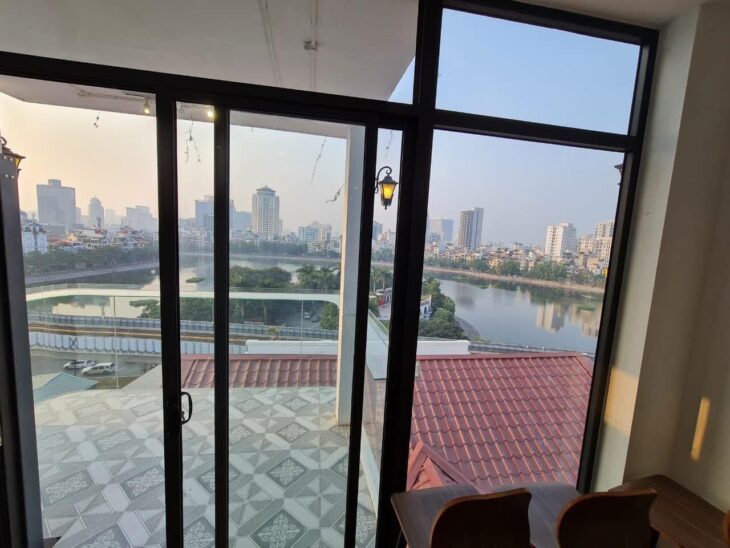 TÒA VĂN PHÒNG HOÀNG CẦU ! Mặt phố – 9 Tầng thang máy – Mặt tiền lớn – View hồ – dòng tiền 4 tỷ/năm.