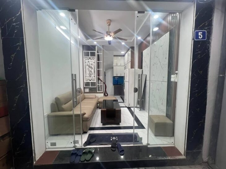 Bán nhà đẹp phố Hoàng Hoa Thám 35m2 5tầng nhỉnh 5 Tỷ rẻ đẹp nhất Q. Ba Đình