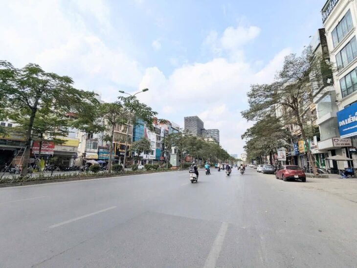 MẶT PHỐ XÃ ĐÀN ! Mặt phố – Nhà mới thông sàn thang máy – Lô góc – Kinh doanh tốt – Vỉa hè rộng .