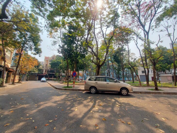 BÁN BIỆT THỰ KHU VIP MỸ ĐÌNH, QUẬN NAM TỪ LIÊM. LÔ GÓC, VIEW VƯỜN HOA. 165M2, 3 ÔTÔ TRÁNH. VỪA Ở