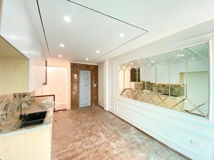 Bán nhà đẹp mặt ngõ phố Đội Cấn 40m2 6tầng thang máy 9.5 tỷ Ba Đình