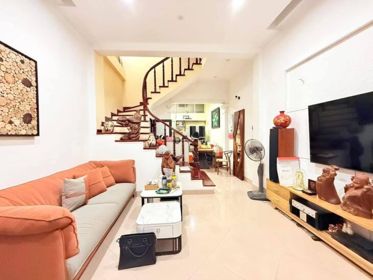 Bán nhà đẹp phố Võ Chí Công 35/40m2 5tầng mặt tiền 6.5m 7.5 Tỷ Cầu Giấy