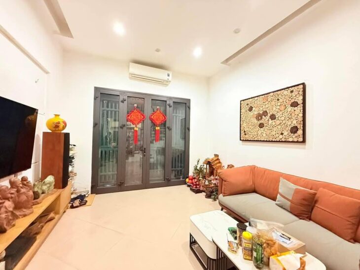 Bán nhà đẹp phố Võ Chí Công 35/40m2 5tầng mặt tiền 6.5m 7.5 Tỷ Cầu Giấy