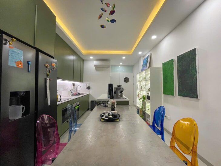 BÁN NHÀ CẦU GIẤY 50M-7T-THANG MÁY-18TY. LH: 0982769586