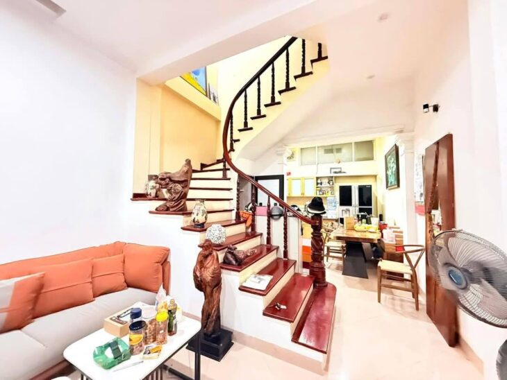 Bán nhà đẹp phố Võng Thị 45m2 5tầng mặt tiền 4m giá chào hơn 10tỷ Tây Hồ