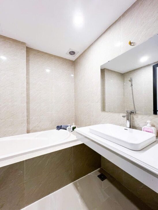 BÁN NHÀ CẦU GIẤY 50M-7T-THANG MÁY-18TY. LH: 0982769586