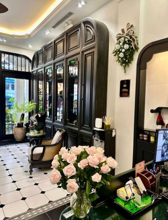 Khách sạn tiêu chuẩn 5*, 9 tầng, 300m, quận HBT vị trí đắc địa 5p ra Hồ Gươm, dòng tiền gần 8ty/nam