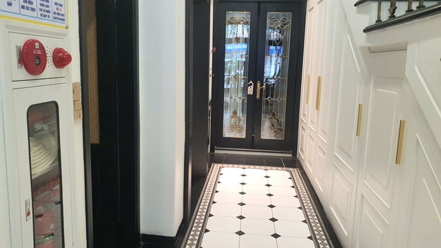 Khách sạn tiêu chuẩn 5*, 9 tầng, 300m, quận HBT vị trí đắc địa 5p ra Hồ Gươm, dòng tiền gần 8ty/nam