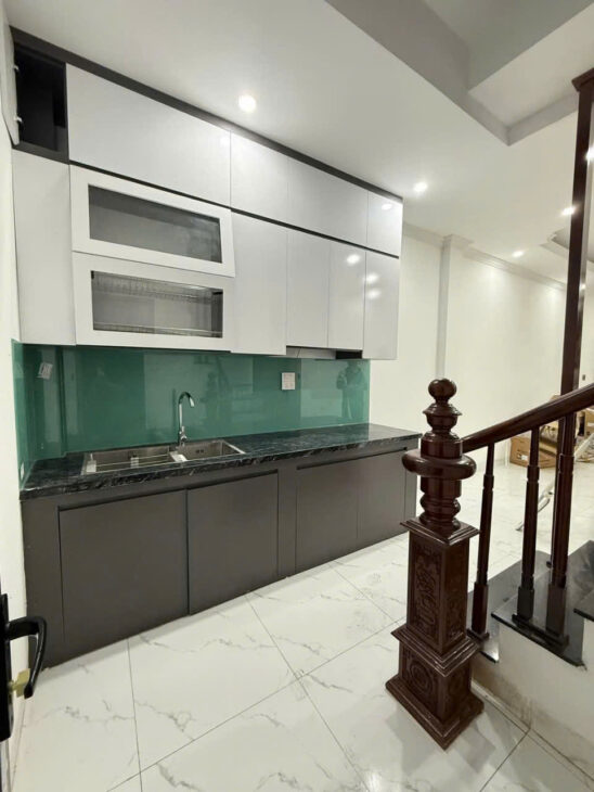 Cho thuê : cho thuê nhà nguyên căn ,ngõ 193 phú Diễn Dt 40m2 , 5tầng 3 ngủ ,4 vs ,1 khách