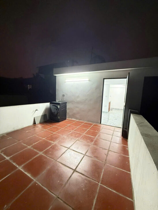 Cho thuê : cho thuê nhà nguyên căn ,ngõ 193 phú Diễn Dt 40m2 , 5tầng 3 ngủ ,4 vs ,1 khách