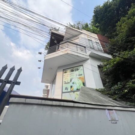 BÁN NHÀ trước mặt LÔ GÓC Q9 – 3 TẦNG – 150m² – SHR – CHỈ NHỈNH 8 TỶ