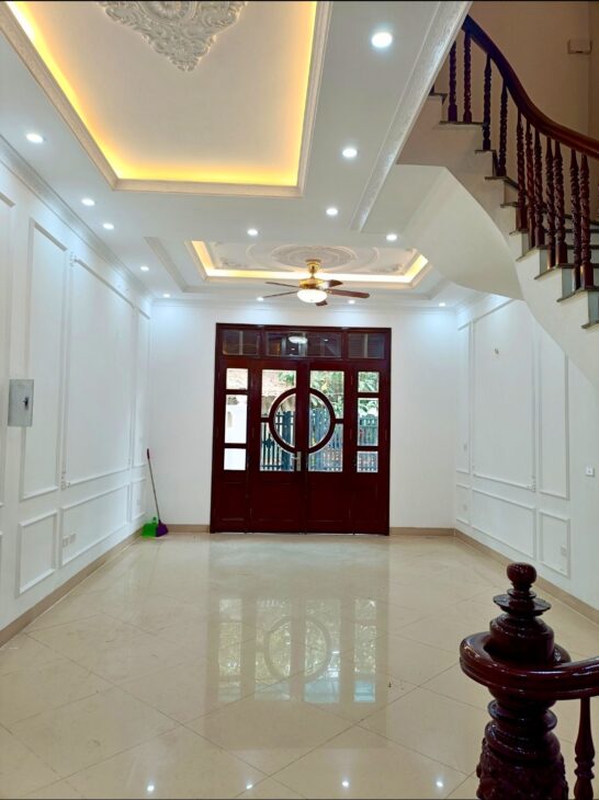BÁN NHÀ 4 TẦNG- Ô TÔ ĐỖ – TRUNG TÂM LONG BIÊN – 7.9 TỶ
