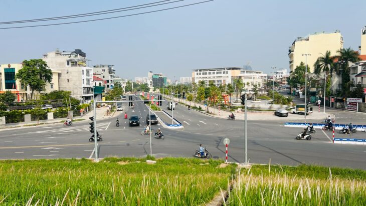 bán nhà mặt phố Ngọc Thuỵ, 1 ngõ ôtô tránh, 325m, nở hậu, full thổ cư