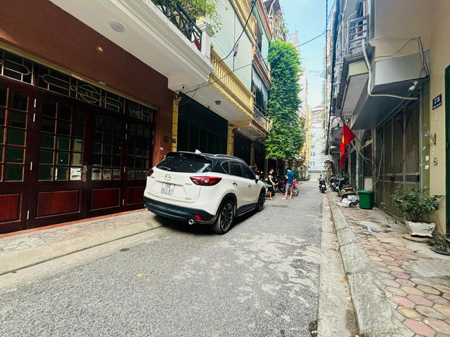 Bán nhà phân lô vỉa hè Hoàng Quốc Việt, ô tô kinh doanh văn phòng, 31m2, 4m, 3 tầng, 11.5 tỷ