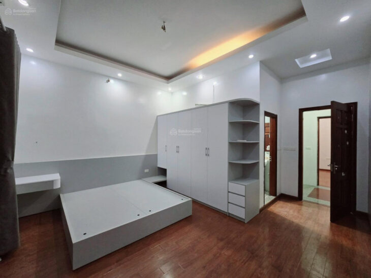 Bán gấp. 50m2 ,4 tầng – Trần Cung. đầy đủ nội thất sang trọng , trước nhà ngõ rộng. nhỉnh 9 tỷ