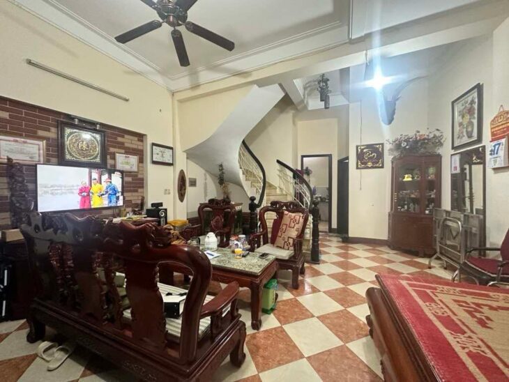 bán nhà Ngọc Lâm, 95m x 5 tầng, mặt tiền 6.4m, gara ôtô, vỉa hè, ôtô tránh