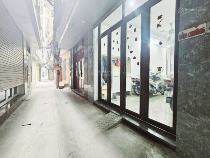 Nhà đẹp ở ngay, khu trung tâm, ngõ thông, vài bước ra phố, gần hồ thoáng mát 38m2x6T giá 8,25tỷ