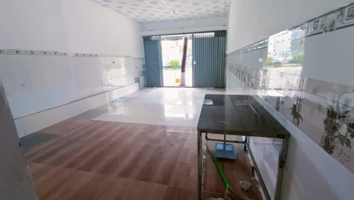 nhà 5,5 triệu mặt tiền Nguyễn Văn Cừ