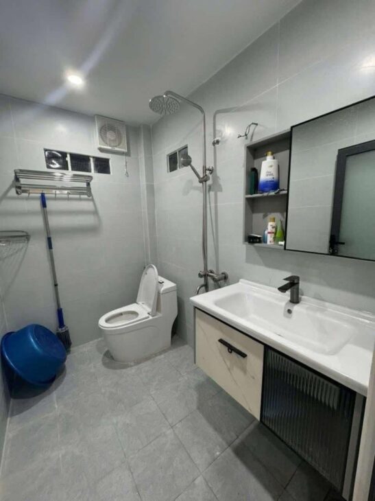 Bán nhà mặt phố Q.9, 100m², 3 tầng, 4PN, 8.6 tỷ, sổ hồng “`