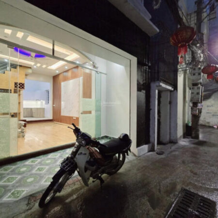 Bán gấp. 50m2 ,4 tầng – Trần Cung. đầy đủ nội thất sang trọng , trước nhà ngõ rộng. nhỉnh 9 tỷ