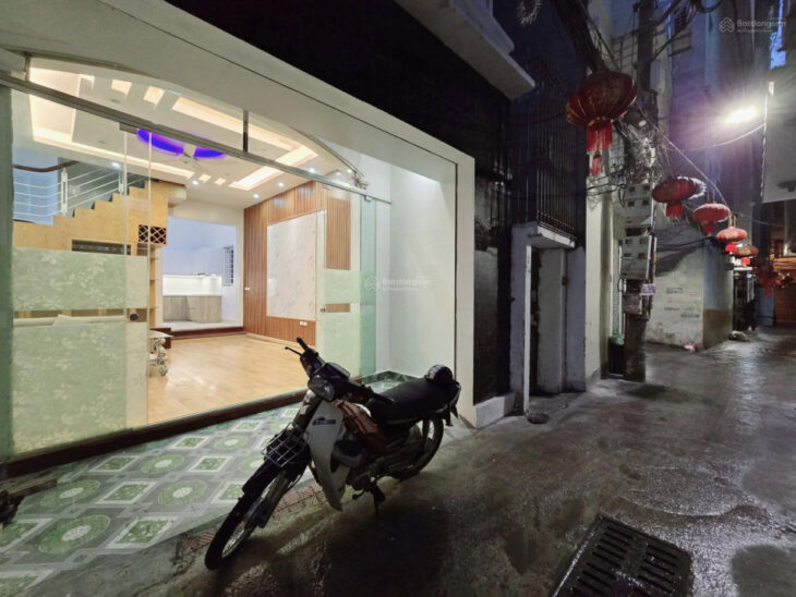 Bán gấp. 50m2 ,4 tầng – Trần Cung. đầy đủ nội thất sang trọng , trước nhà ngõ rộng. nhỉnh 9 tỷ