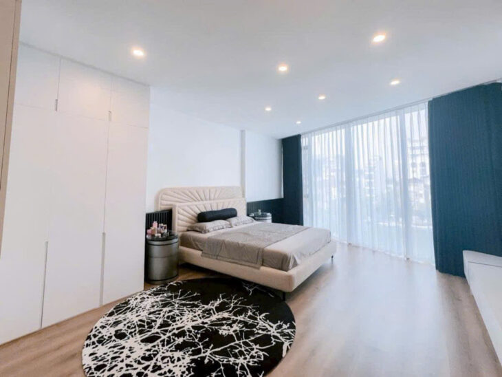 Siêu Phẩm phố Đội Cấn 55m2, 8T thang máy mặt tiền 5.5m view trọn Hồ hiếm quận Ba Đình