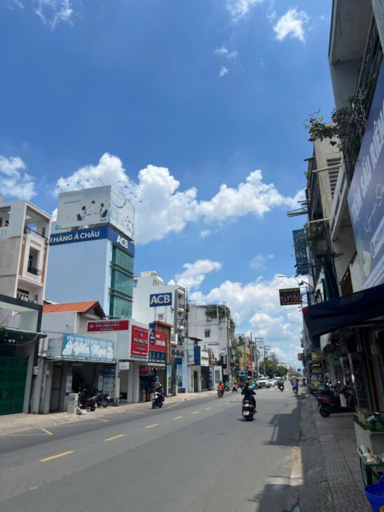 Bán nhà mặt tiền ngang 12m x 25m Cách Mạng Tháng Tám, chưa tới 90 tỷ