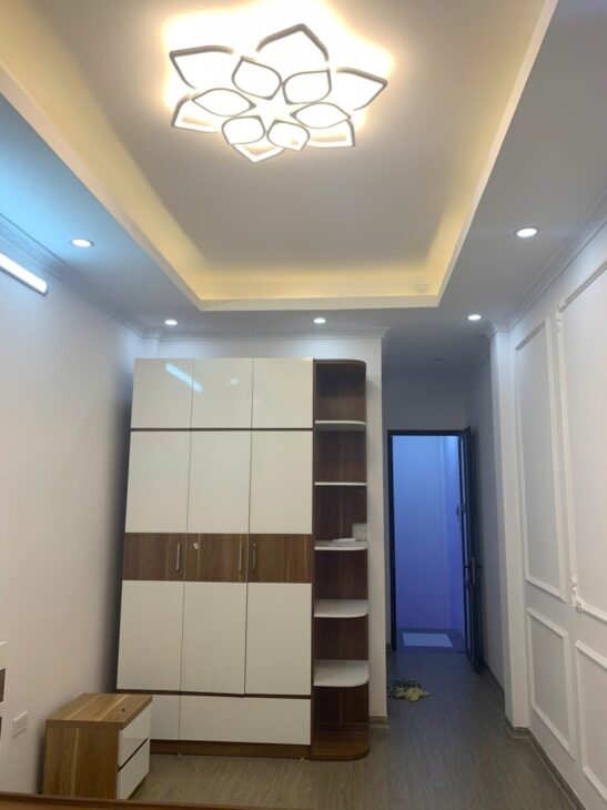 Nhà Cổ Nhuế – Gần trường C1 – Ngõ thông Thoáng – Giá rẻ 35m2x6 Tầng Chỉ 5.9 tỷ