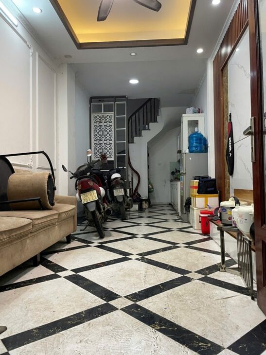 Nhà Cổ Nhuế – Gần trường C1 – Ngõ thông Thoáng – Giá rẻ 35m2x6 Tầng Chỉ 5.9 tỷ