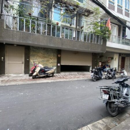 BÁN TÒA NHÀ VĂN PHÒNG HOA BẰNG, CẦU GIẤY 225M2 x MT10 x 6 TẦNG – VỈA HÈ – THANG MÁY – 2 Ô TÔ TRÁNH