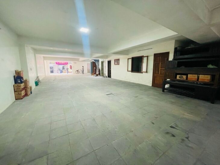 BÁN TÒA NHÀ VĂN PHÒNG HOA BẰNG, CẦU GIẤY 225M2 x MT10 x 6 TẦNG – VỈA HÈ – THANG MÁY – 2 Ô TÔ TRÁNH