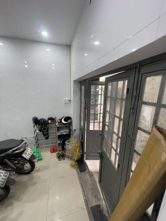 # 1.65 tỷ Nhà Kiệt Lê Độ, gần đường, 2 tầng sạch đẹp, ở ngay