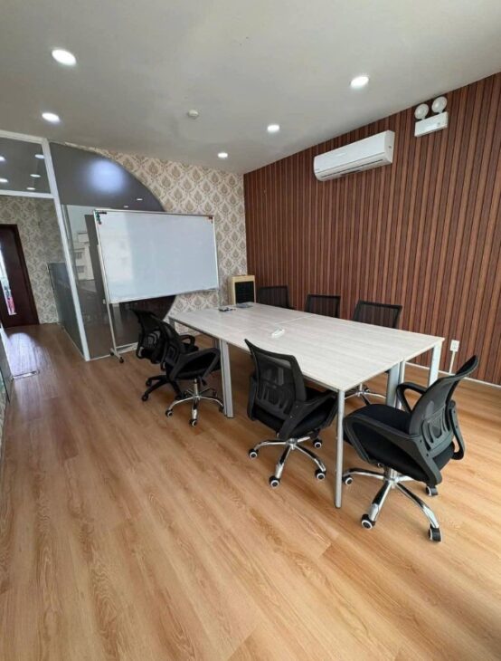 Cho thuê văn phòng tòa nhà đầy đủ tiện ích giá 5tr