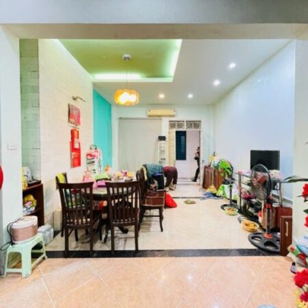 Bán nhà phố Thành Công 40m2, 4T, MT4.2m dân xây giá 7.8 tỷ gần Hồ Thành Công