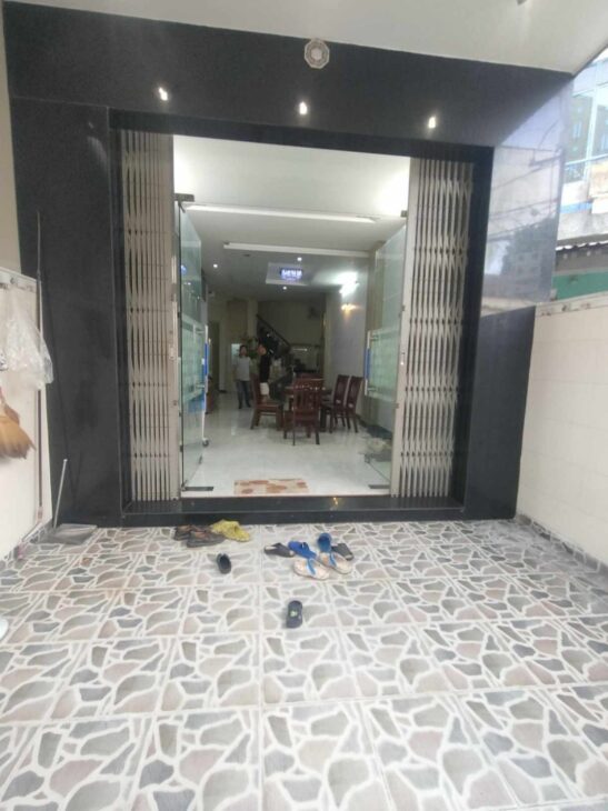 ► Nhà sát Nguyễn Tất Thành, Hà Khê 02, 135m2, 2 tầng cứng, còn mới, 5PN, 3.xx tỷ ~28tr/m2