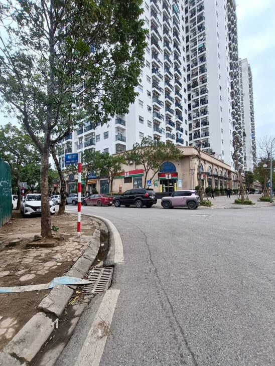 BÁN NHÀ 4 TẦNG- Ô TÔ ĐỖ – TRUNG TÂM LONG BIÊN – 7.9 TỶ