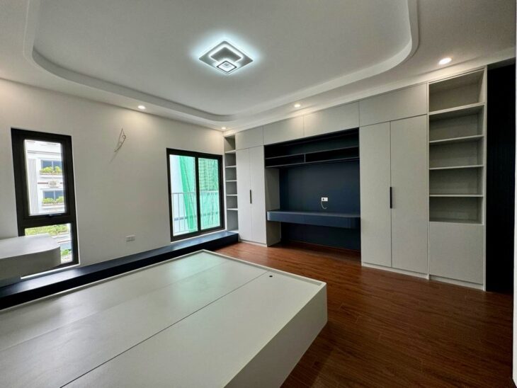 Bán nhà 5 tầng đẹp phường Thạch Bàn gần chợ, trường học, trung tâm thương mại 47m giá 7,05 tỷ.