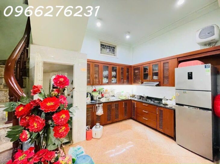 50m ra Hồ Ba Mẫu, mặt ngõ thông kinh doanh 32m2 6,5 tỷ